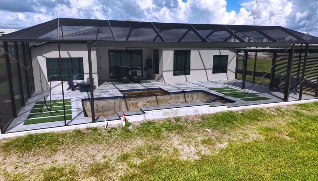 Pool cage enclosure with integrated aluminum pergola in Sarasota Florida